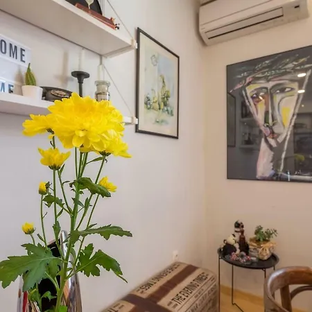 3bdr The Hadjis - Center Flat Апартамент