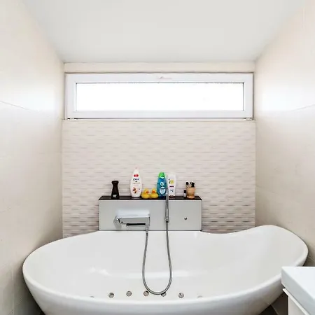 3bdr The Hadjis - Center Flat Apartment *