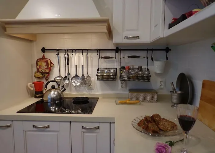 3bdr The Hadjis - Center Flat