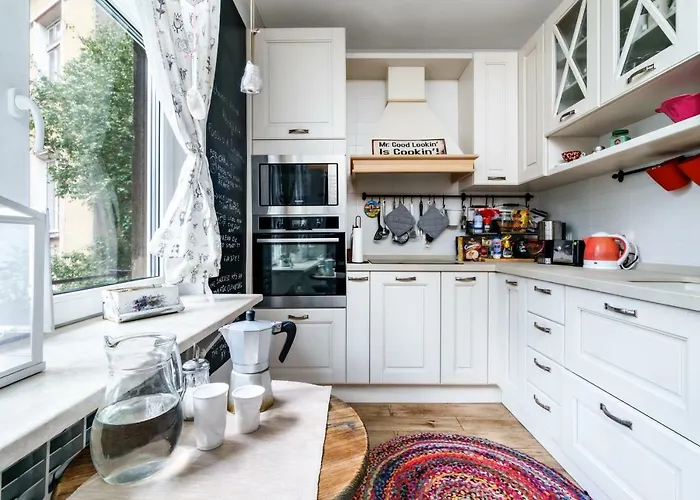 3bdr The Hadjis - Center Flat